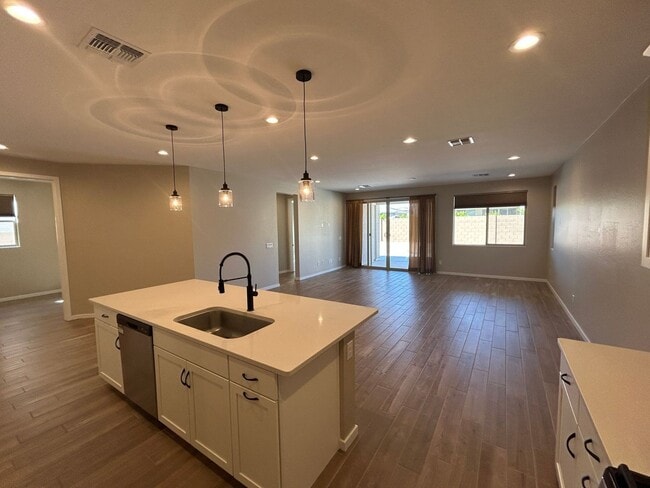 Building Photo - 18570 W Swayback Pass