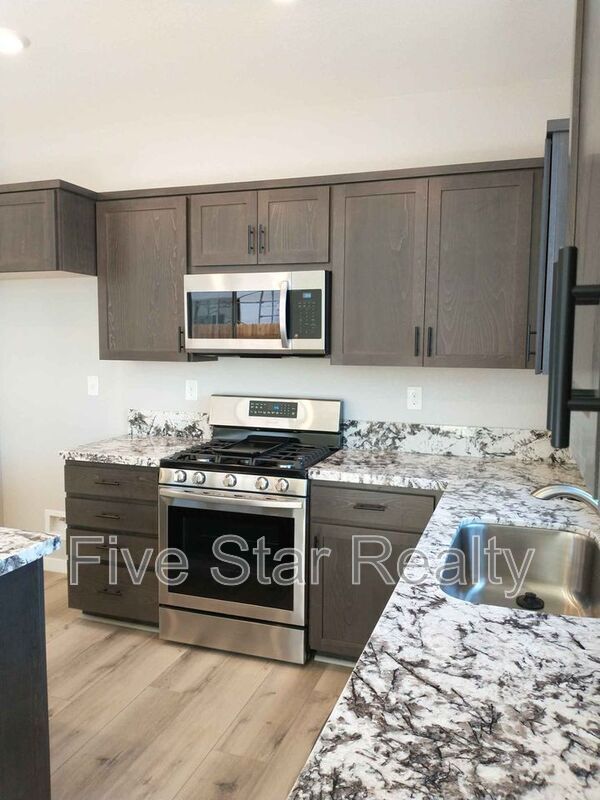 Building Photo - 5673 Mericrest Way