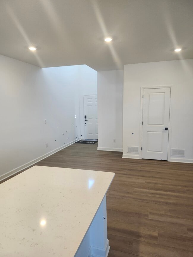 Building Photo - 10531 Harbor Ln N