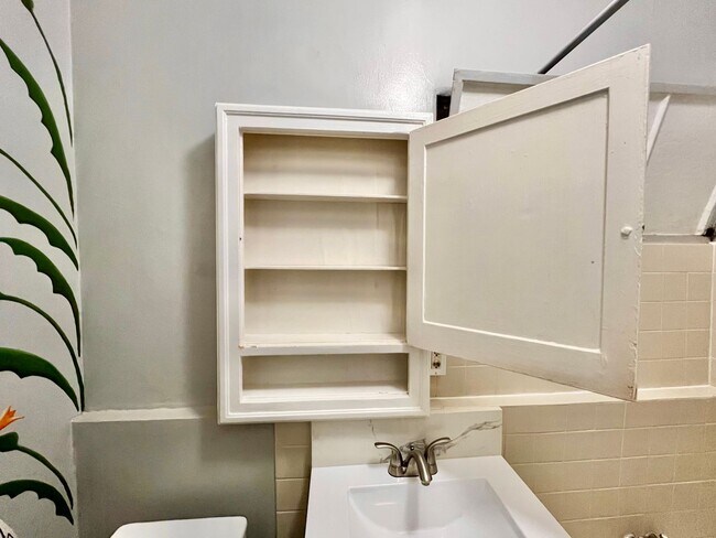 Building Photo - Historic Studio with Murphy Bed, Storage & Prime Alphabet District Location!