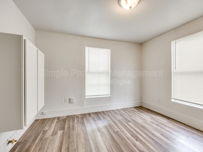 Building Photo - 2413 S Youngs Blvd