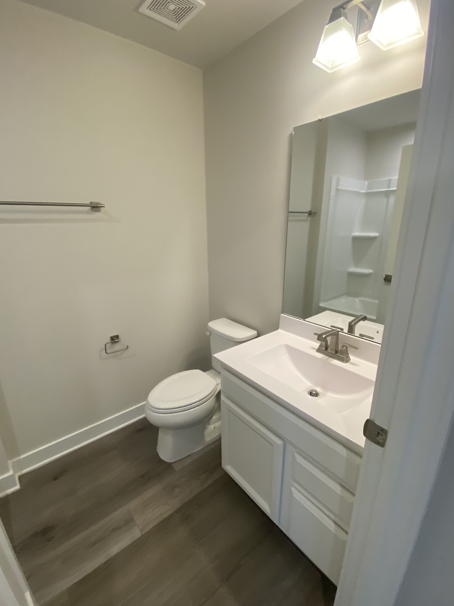 Building Photo - 1343 Crescent Ridge Dr