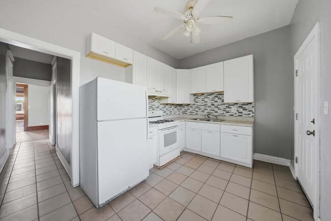 Building Photo - 7056 S Parnell Ave