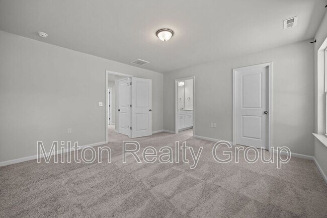 Building Photo - 200 Beacon Hl Rd