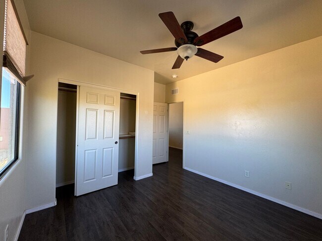 Building Photo - 3BR/2.5BA/2CG, 2072 sq.ft. rental in Sierr...