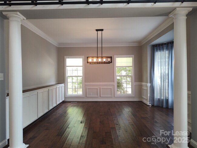Building Photo - 9009 Hammersley Dr