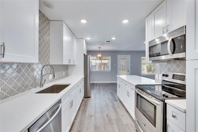 Building Photo - 1712 W Mesa Park Dr