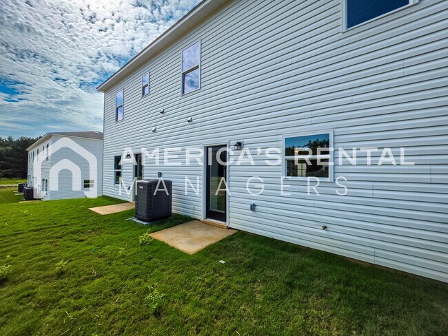 Building Photo - 105 Park Dr S