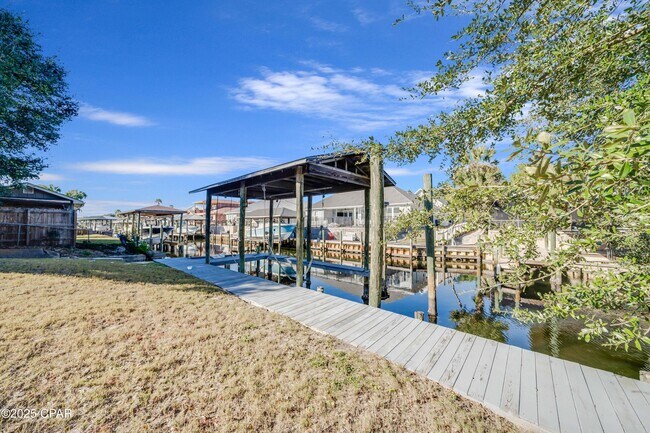 Building Photo - 205 Sunset Ln