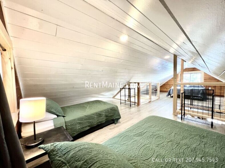 Building Photo - 8 Sand Beach Ln