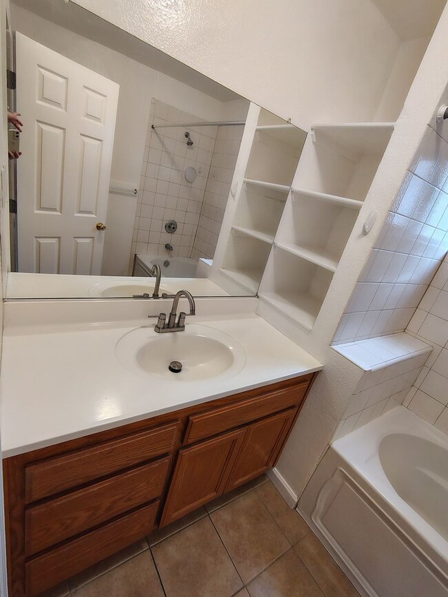 Building Photo - 301 Camellia Way