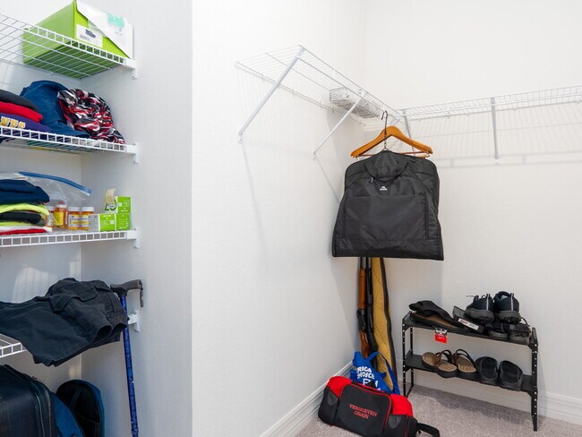 Building Photo - Move in now with zero deposit! This stunni...