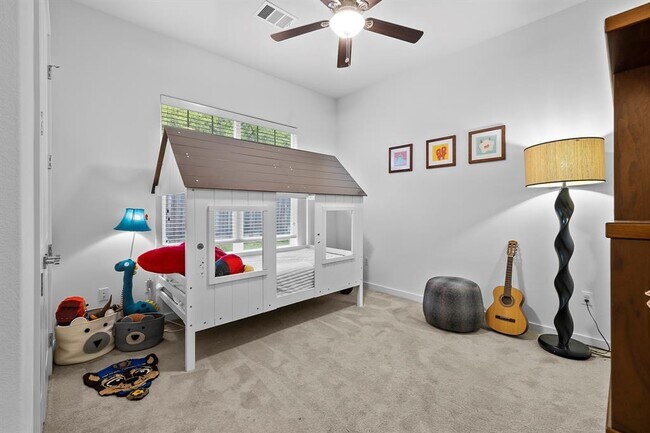 Building Photo - 706 Stow Dr