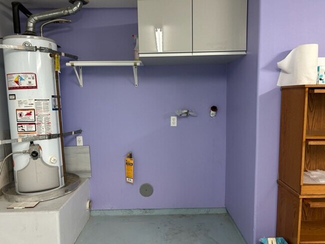 Building Photo - 4053 Sunset Ln