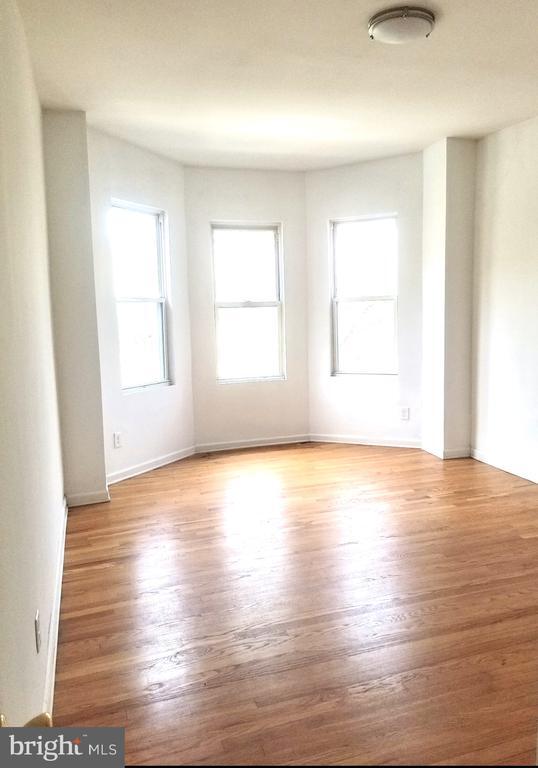 Building Photo - 805 Brooks Ln