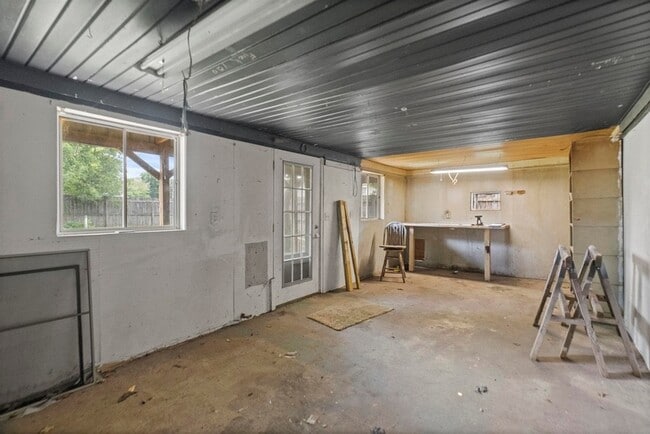 Building Photo - 1204 Derek Dr