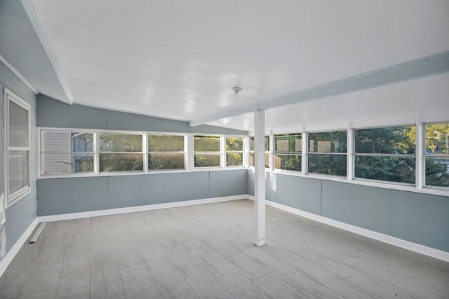 Building Photo - 7031 Glenwood Ln