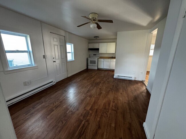Building Photo - 2438 Mifflin St