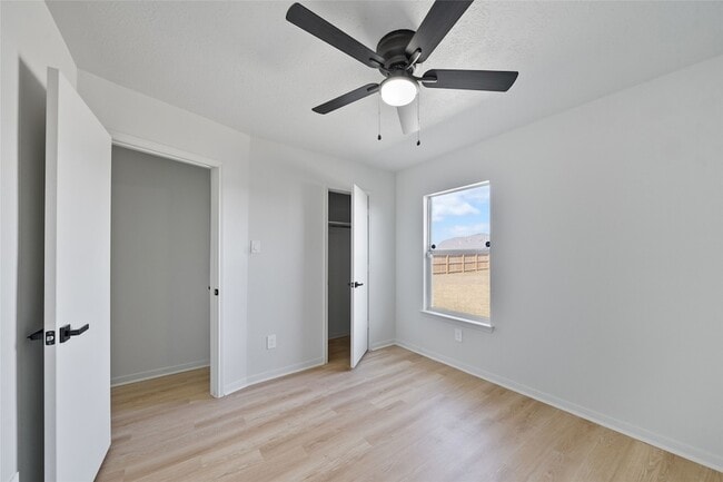 Building Photo - 5203 Panay Park Dr