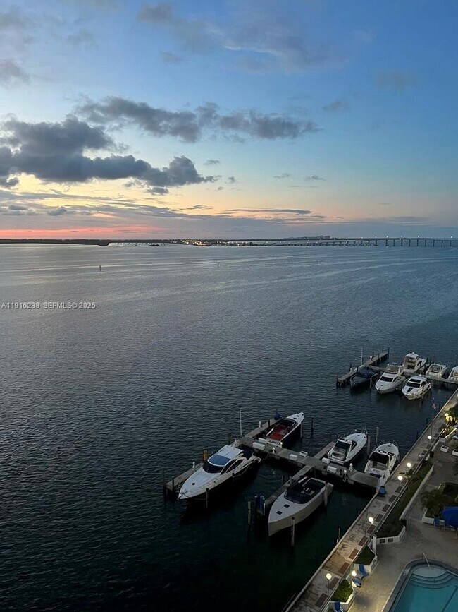 Building Photo - 801 Brickell Bay Dr