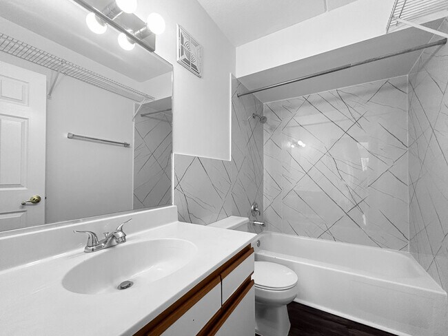 Building Photo - 5011 E Valley Ln