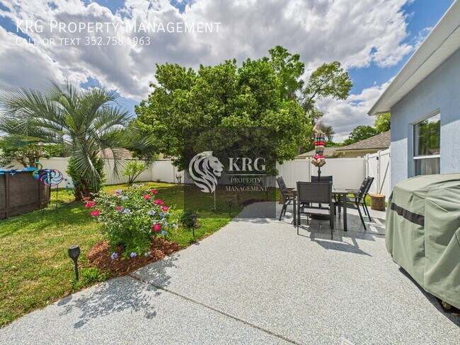 Building Photo - 2632 NE 27th St