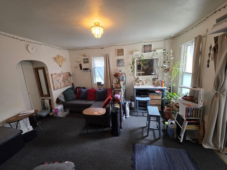 Another Living Room Photo - 226 Green St