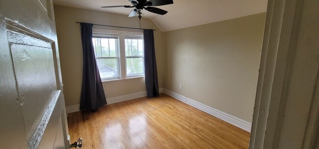 Building Photo - JUNE 2026 - Duluth MN -4 bed - 1 bath - Si...
