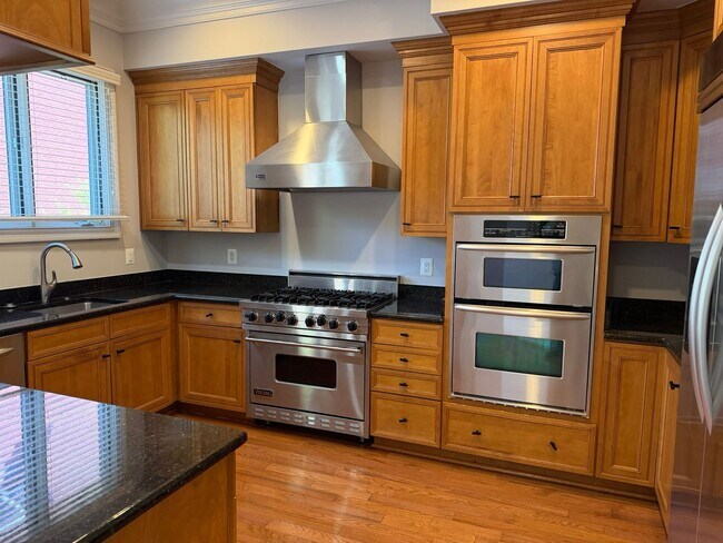 Building Photo - Park Potomac Luxury Townhome