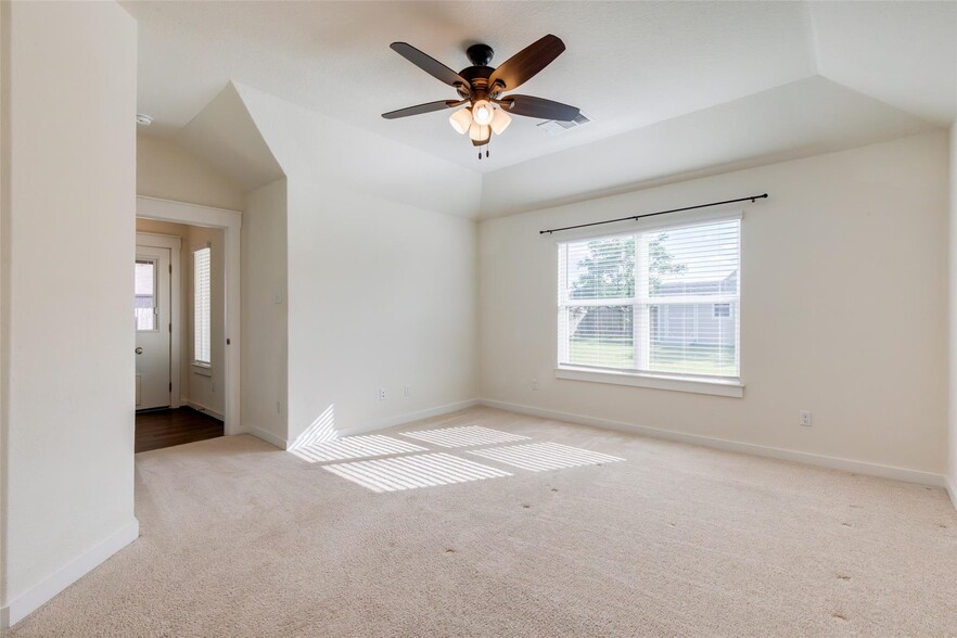 Building Photo - 741 Carol Dr