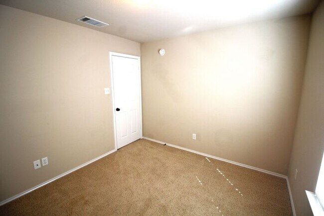 Building Photo - 6707 Rosita Oak Dr