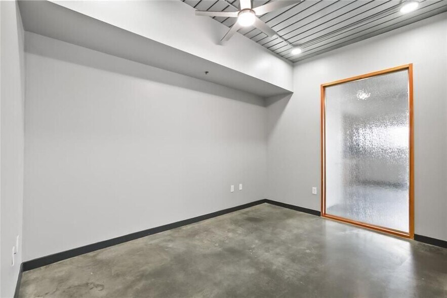 Building Photo - 620 Glen Iris Dr NE