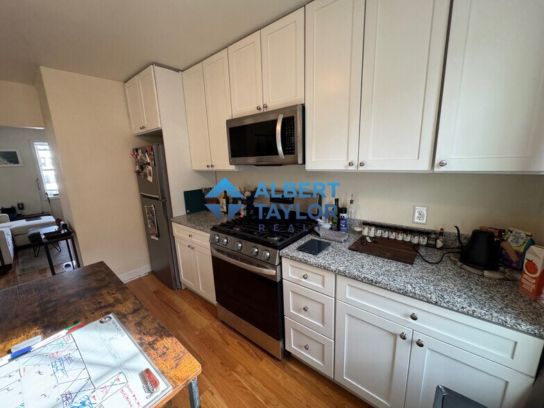 Building Photo - 83 Bolton St