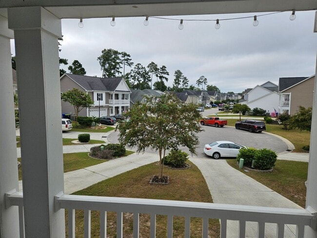 Building Photo - Beautiful unfurnished 3 bed 2.5 bath home ...