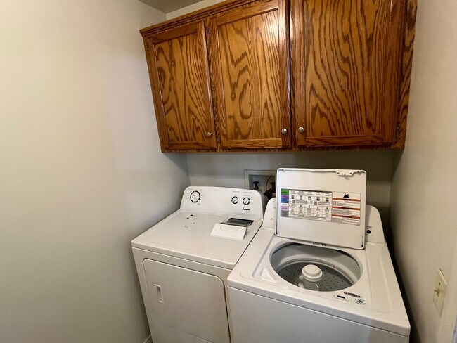 Building Photo - 308 W 16th Ct