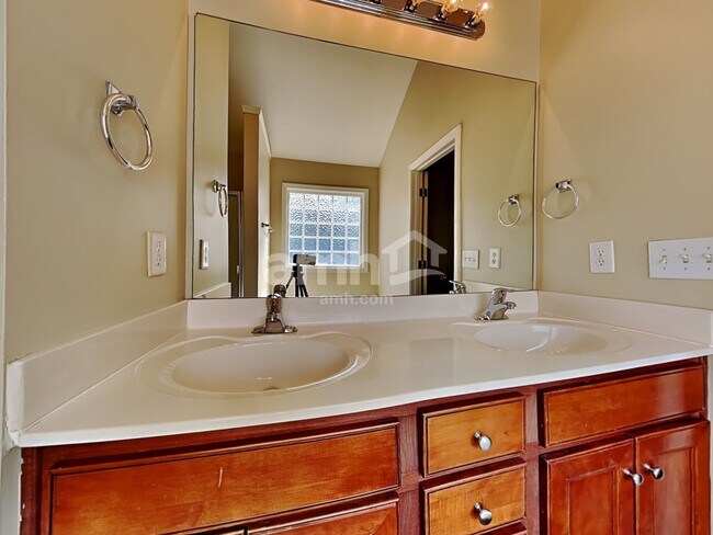 Building Photo - 47 Brookview Ln