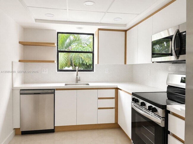 Building Photo - 10000 Bay Harbor Terrace