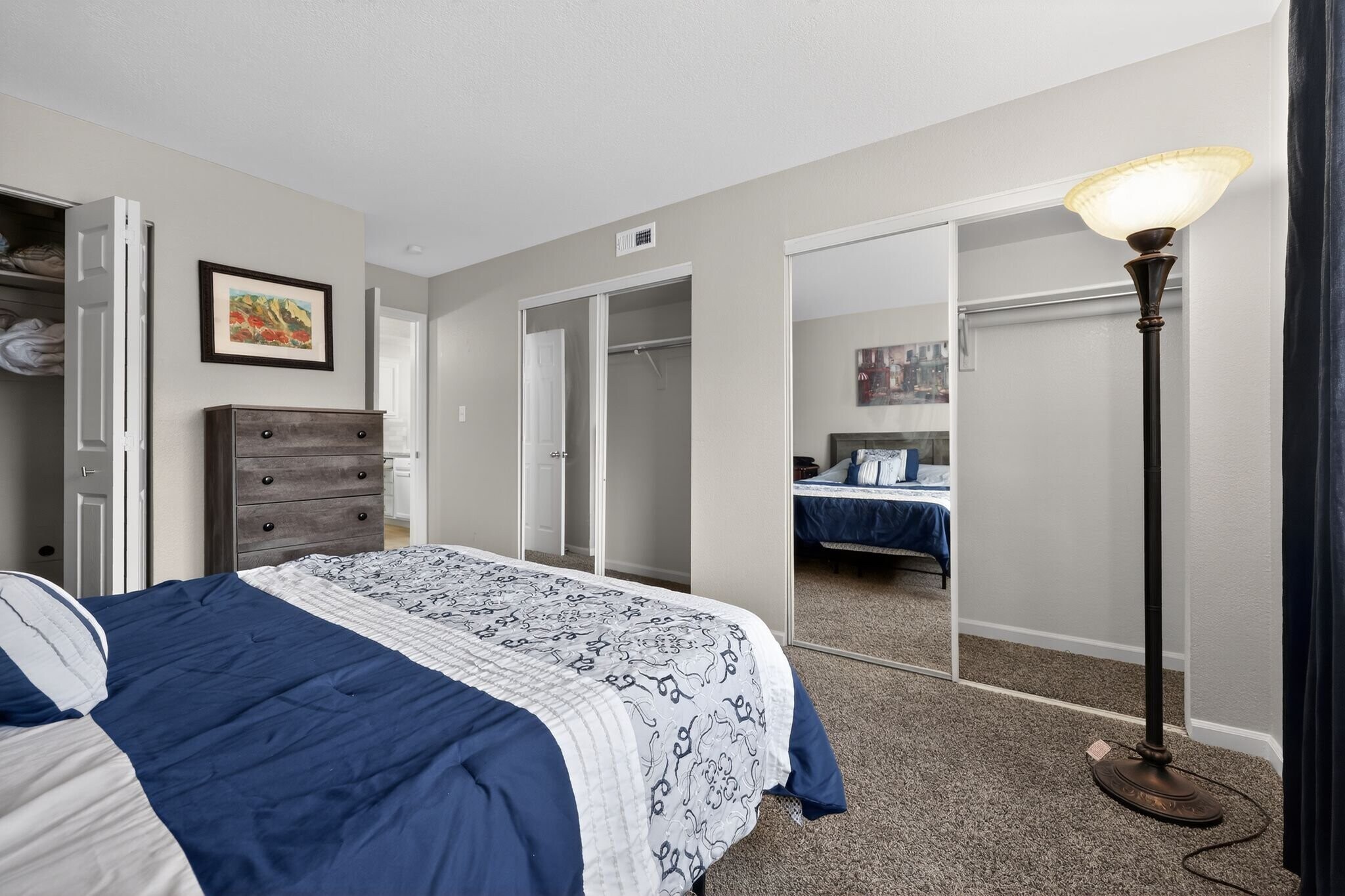 Building Photo - 13085 W Cedar Dr