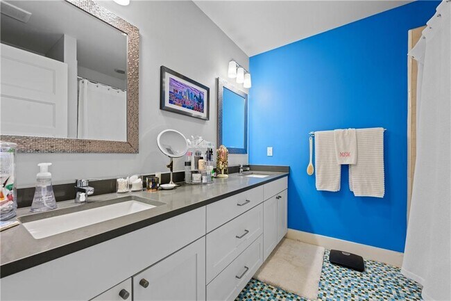 Building Photo - 5004 Westfield Dr