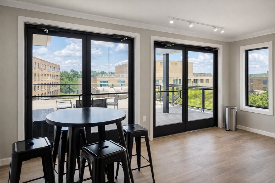 Building Photo - 2210 Wisconsin Ave NW