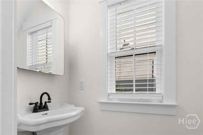 Building Photo - 1203 E Bolton St