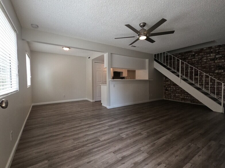 Building Photo - 2603 Sextant Ave