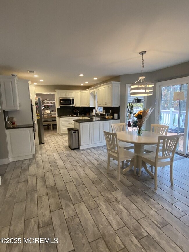 Building Photo - 11 Walnut Ct