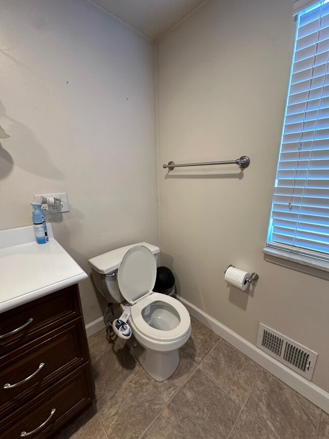 Building Photo - 2184 Cumberland Dr