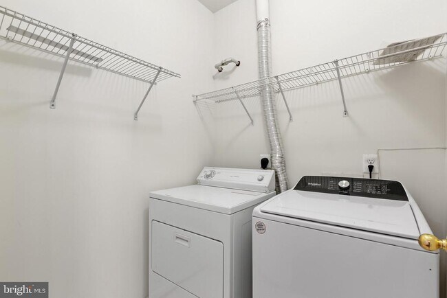 Building Photo - 4131 Fountainside Ln