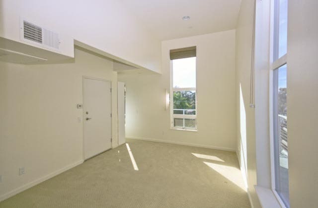 Building Photo - Modern Two Bedroom Hillcrest Condo
