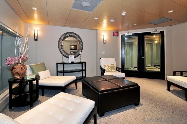 Building Photo - 2 bedroom downtown, 2 bath and 2 parking spaces.  View! (Solara Lofts)