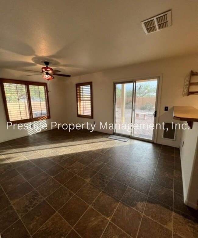 Building Photo - Large Sahuarita home in a cul-de-sac!