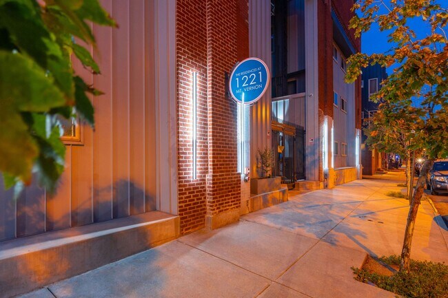 Building Photo - 1221 Mt Vernon St