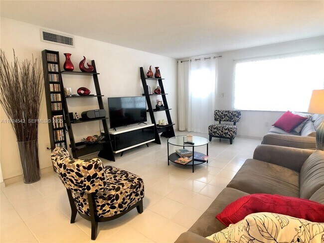 Building Photo - 1575 Euclid Ave